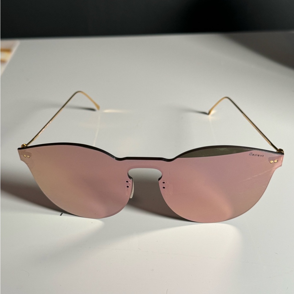 LEONARD MASK SUNGLASSES
Rose Gold